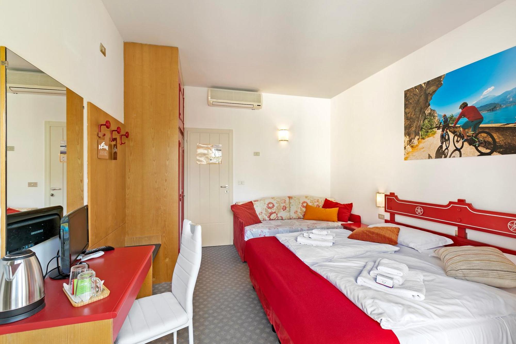 Bike & Wind Hotel Villa Maria Torbole Sul Garda Eksteriør billede